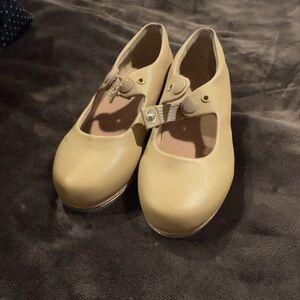 11.5 tap shoes, never worn Jr beats tie tap shoes